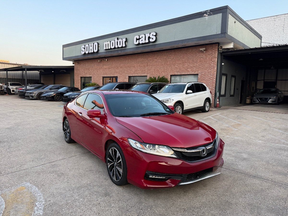 Used 2017 Honda Accord Touring image 3