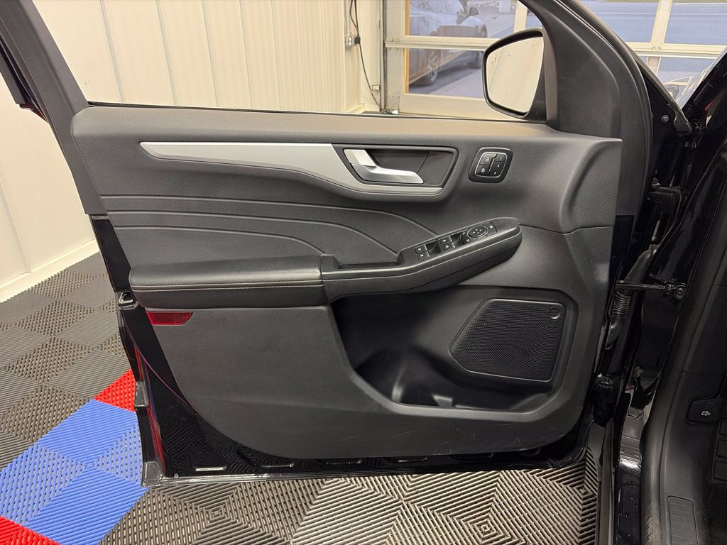 Used 2025 Ford Escape Platinum AWD/4WD image 10