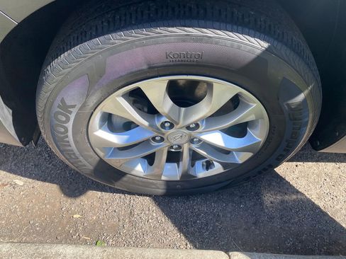 Certified 2020 Hyundai Santa Fe SEL image 27