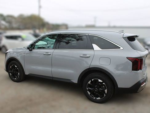 Certified 2025 Kia Sorento S w/ Panoramic Sunroof Package image 13