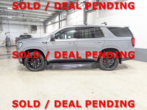 Used 2022 GMC Yukon SLT w/ SLT Premium Package image 6