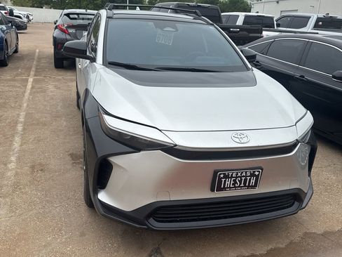 Used 2024 Toyota bZ4X XLE image 8