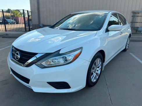 Used 2017 Nissan Altima 2.5 S w/ Power Driver Seat Package FWD image 2