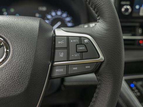 Used 2026 Toyota Sienna XLE image 20