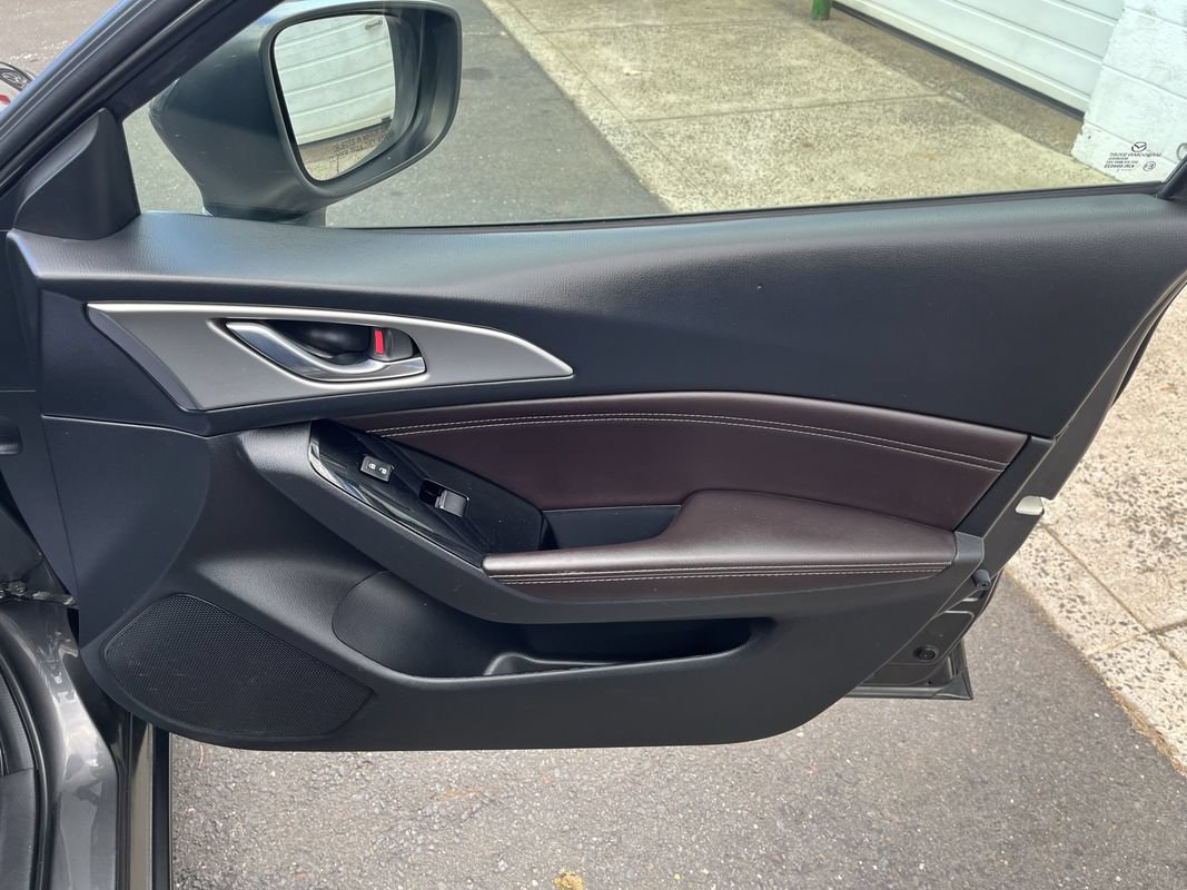 Used 2017 MAZDA MAZDA3 Touring FWD image 18