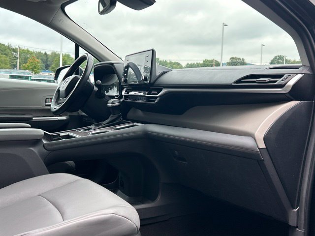 Used 2024 Toyota Sienna XLE w/ XLE Plus Package AWD/4WD image 30
