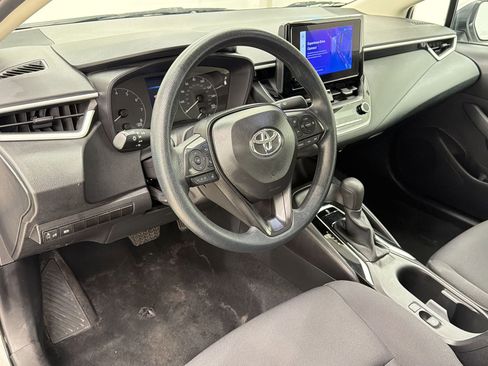 Used 2025 Toyota Corolla LE FWD image 4