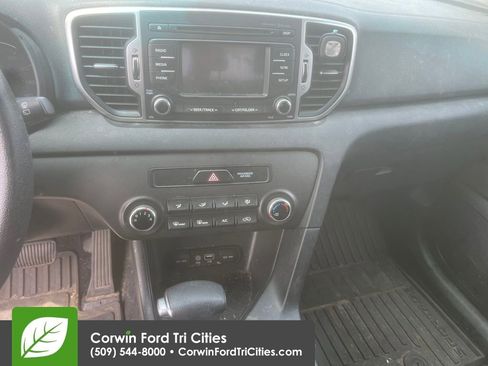 Used 2018 Kia Sportage LX AWD/4WD image 9