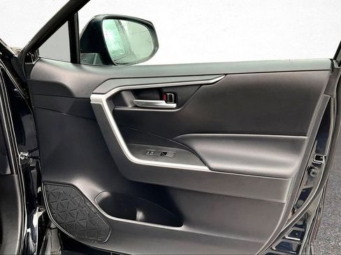 Certified 2025 Toyota RAV4 XLE w/ Convenience Package FWD image 33