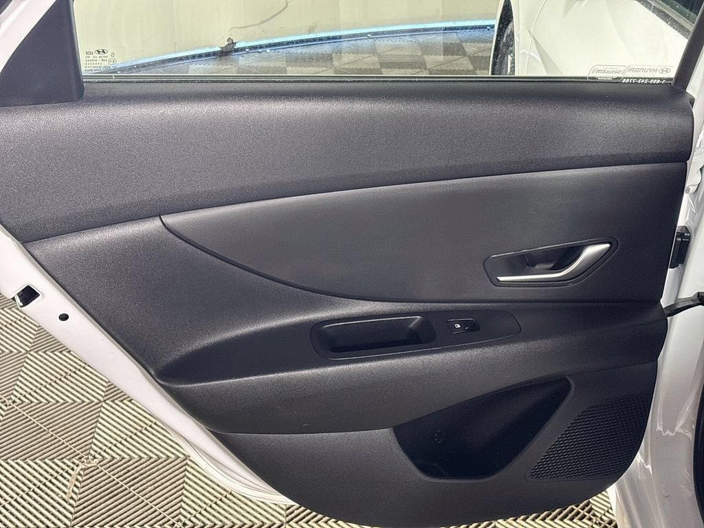 Used 2024 Hyundai Elantra SEL FWD image 19