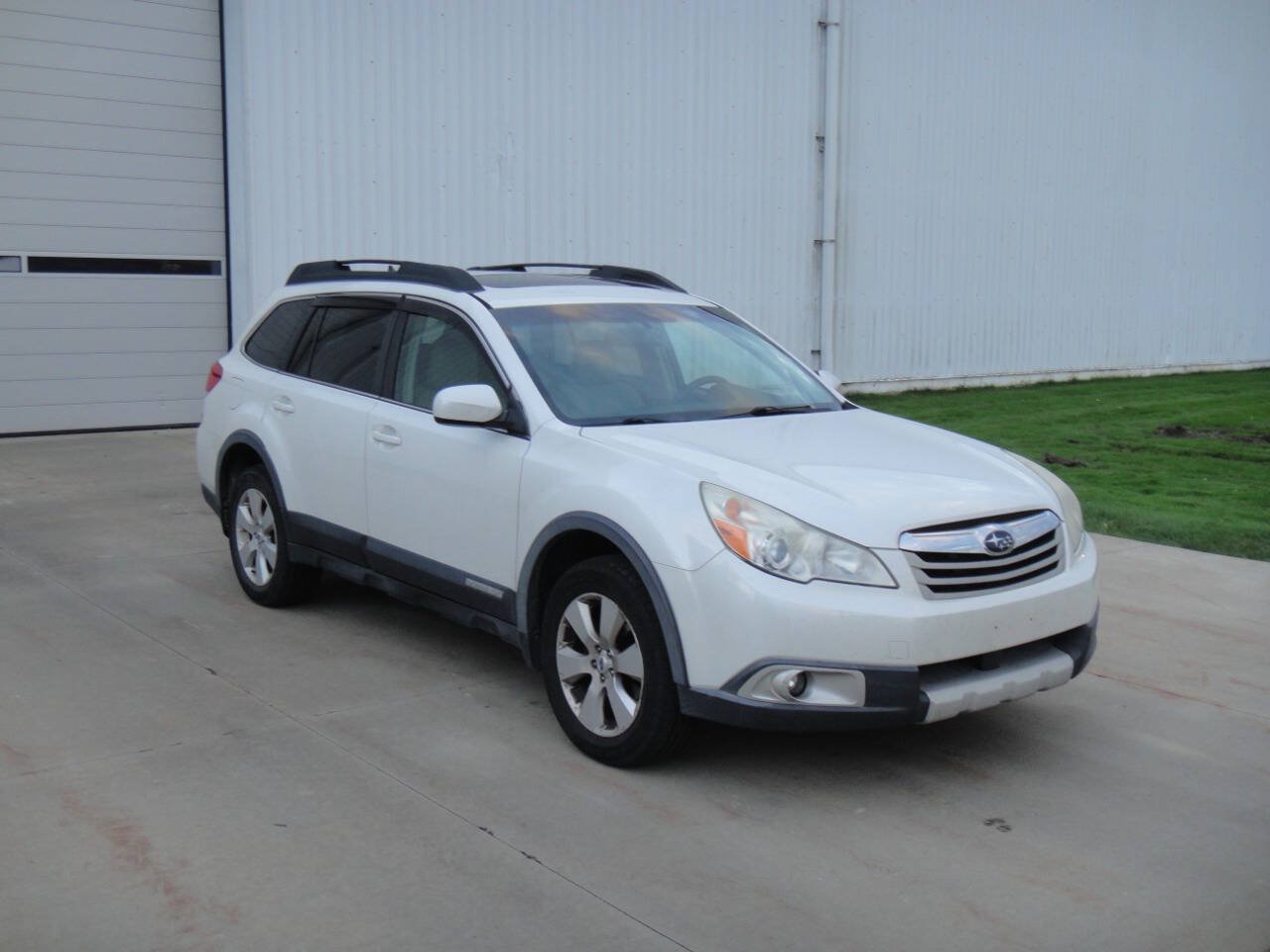 Used 2012 Subaru Outback 2.5i Limited w/ Moonroof Pkg AWD/4WD image 4