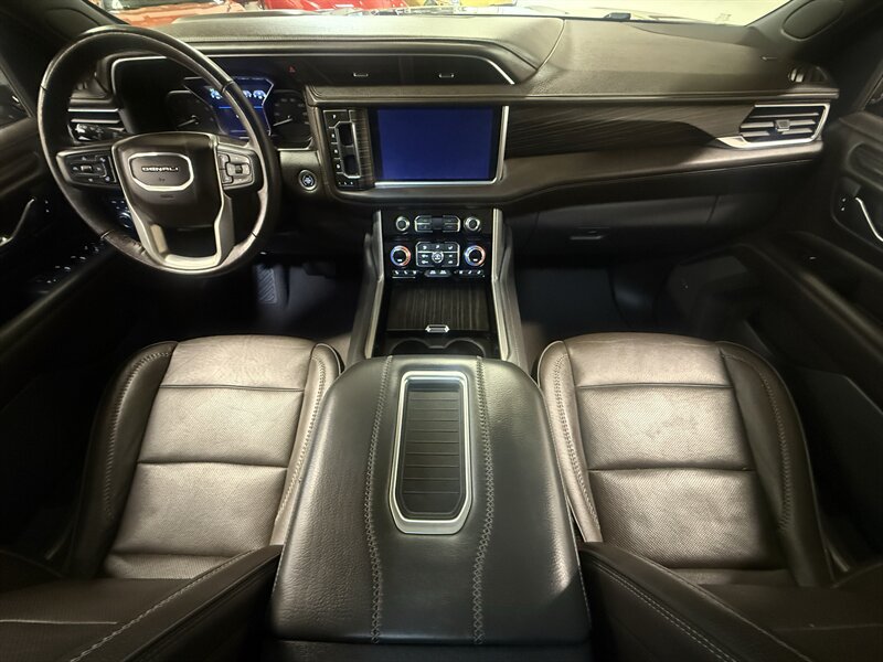 Used 2021 GMC Yukon Denali w/ Denali Premium Package AWD/4WD image 17