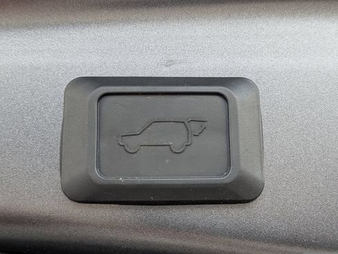 Used 2021 Toyota RAV4 XLE Premium FWD image 15