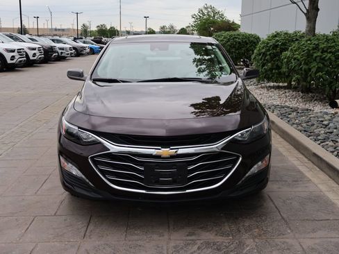 Used 2020 Chevrolet Malibu LT w/ Leather Package image 3