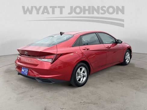 Used 2021 Hyundai Elantra SE image 5