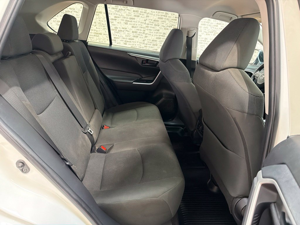 Used 2022 Toyota RAV4 LE AWD/4WD image 11