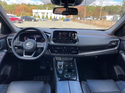 Used 2021 Nissan Rogue Platinum image 8