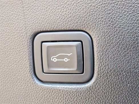 Used 2022 Chevrolet Blazer Premier image 25