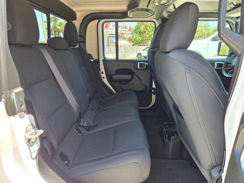 Used 2021 Jeep Gladiator Overland AWD/4WD image 20
