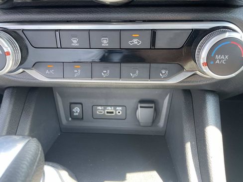 Used 2024 Nissan Sentra SV FWD image 19