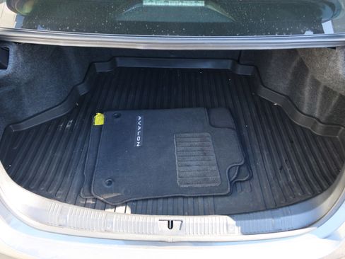 Used 2017 Toyota Avalon Limited image 35