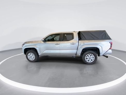 Used 2024 Toyota Tacoma SR5 AWD/4WD image 5