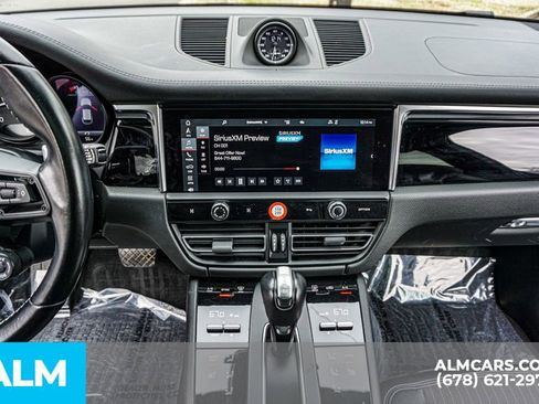 Used 2023 Porsche Macan Turbo image 39