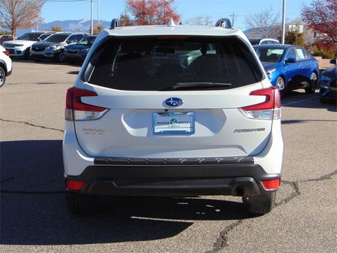 Used 2020 Subaru Forester Premium image 5