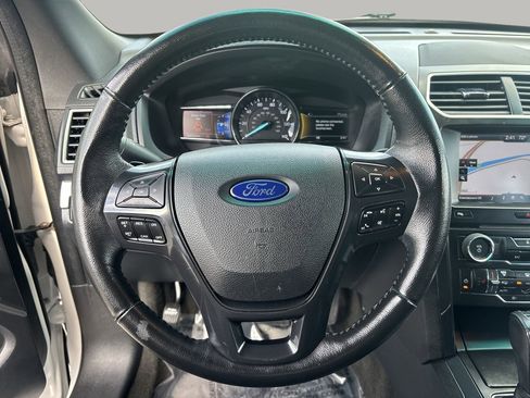 Used 2016 Ford Explorer XLT w/ Equipment Group 202A image 26