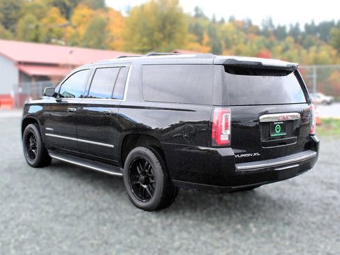 Used 2020 GMC Yukon XL Denali image 5