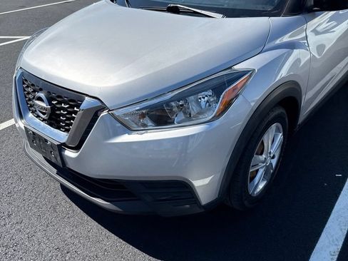 Used 2020 Nissan Kicks S FWD image 2