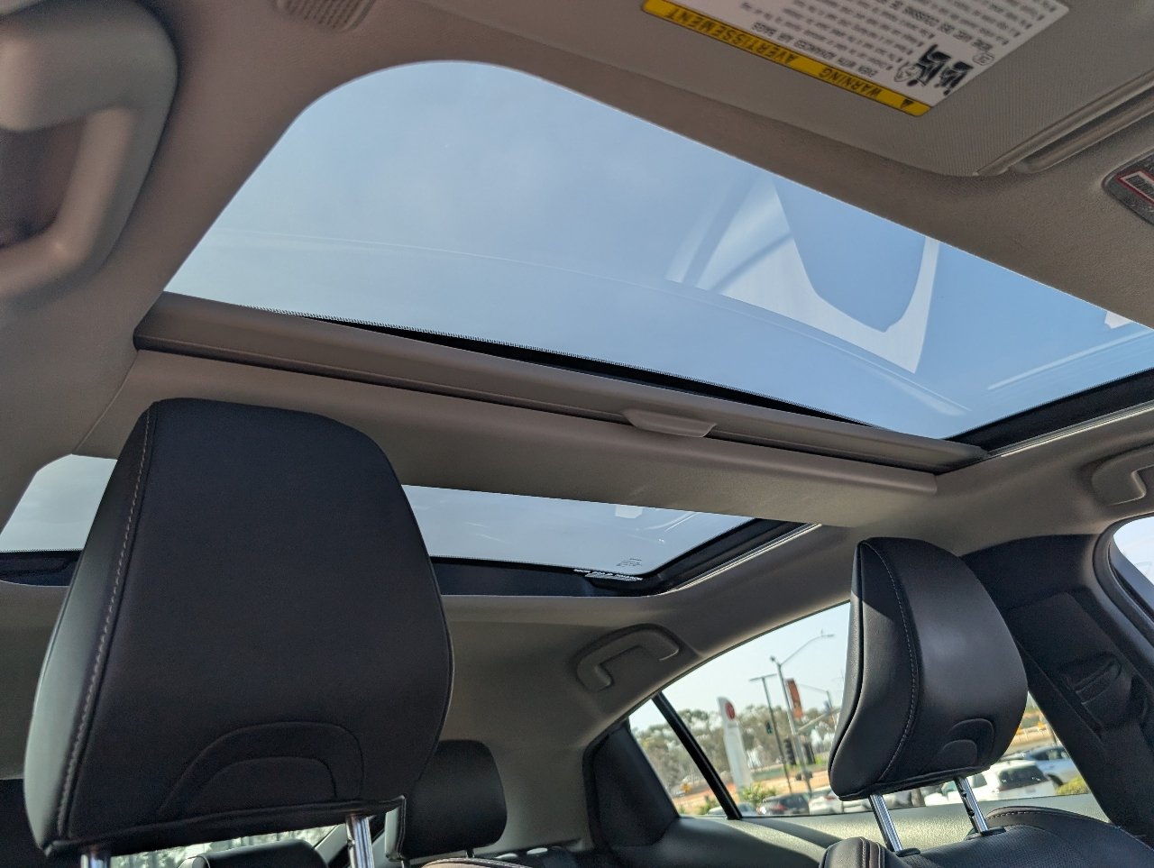 Used 2024 Toyota Prius XLE FWD image 3