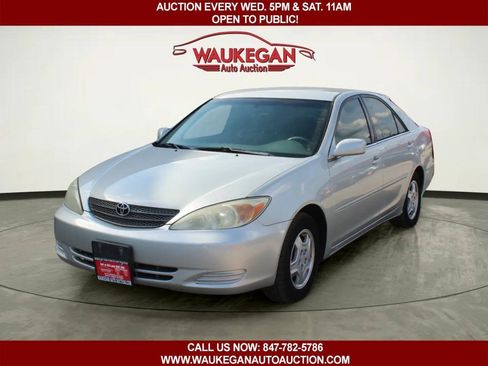 Used 2002 Toyota Camry LE FWD image 1
