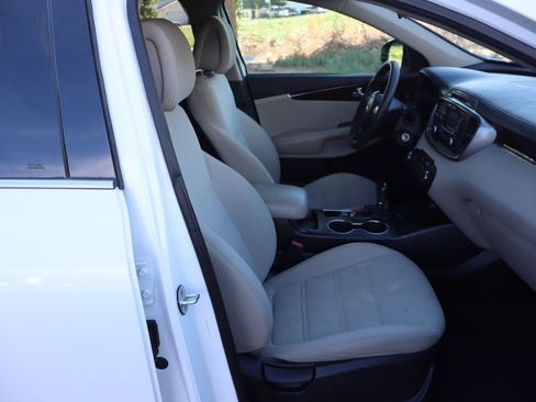Used 2016 Kia Sorento LX AWD/4WD image 24