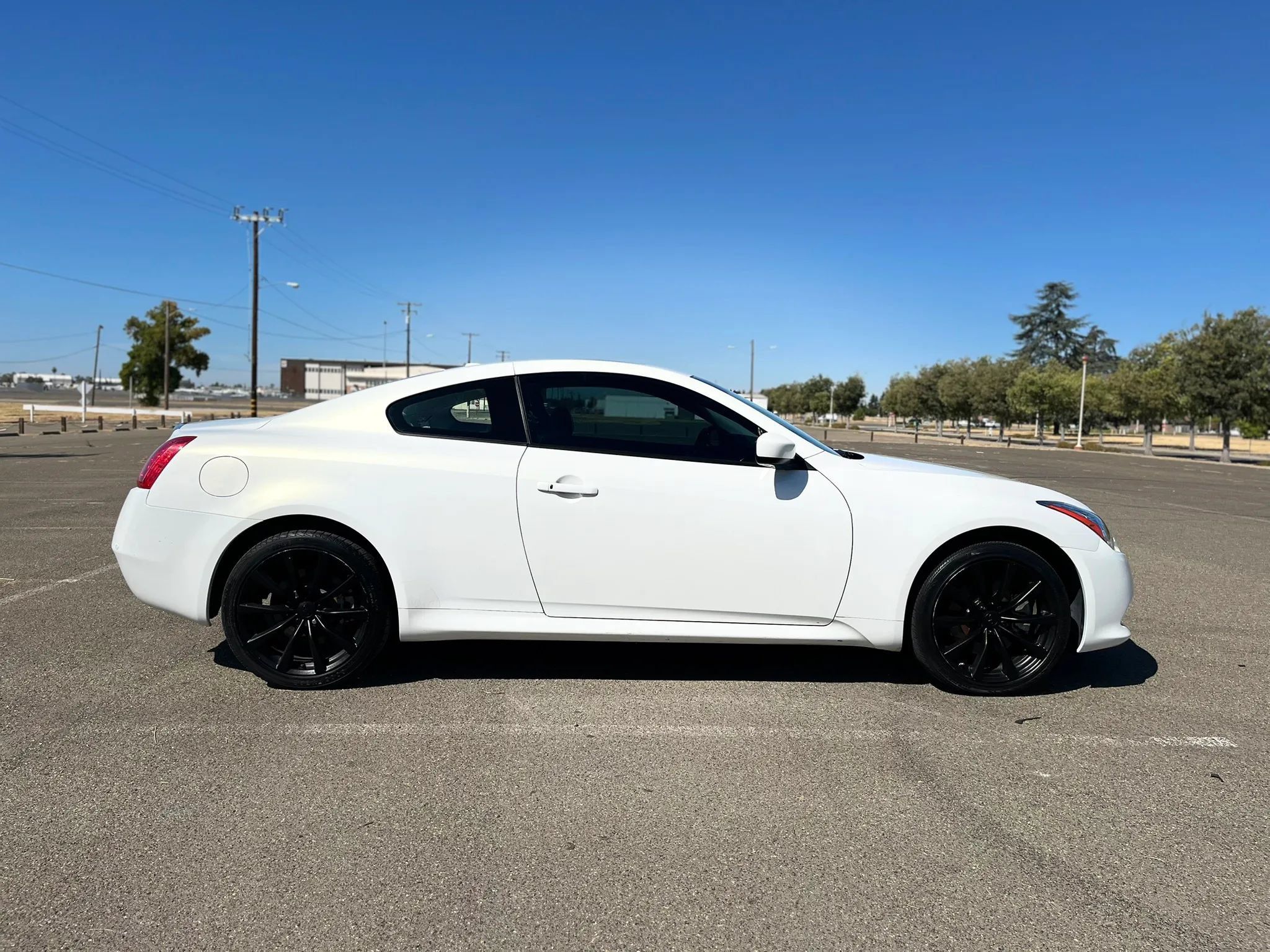 Used 2011 INFINITI G37 x Coupe w/ Premium Pkg AWD/4WD image 4