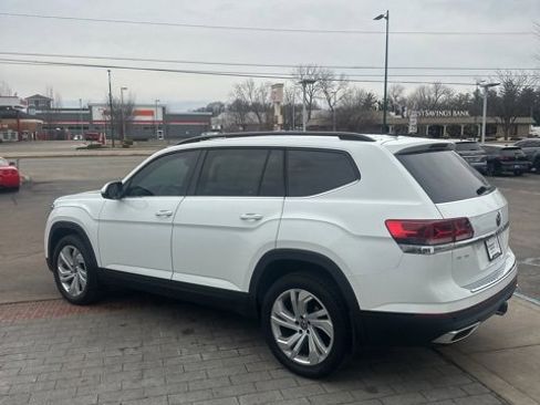 Used 2023 Volkswagen Atlas SE w/ Panoramic Sunroof Package image 17