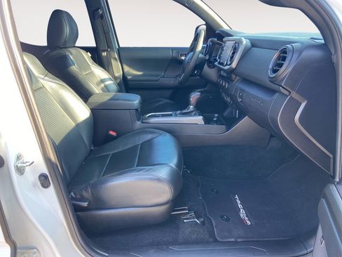 Used 2022 Toyota Tacoma TRD Sport w/ TRD Premium Sport Package image 15