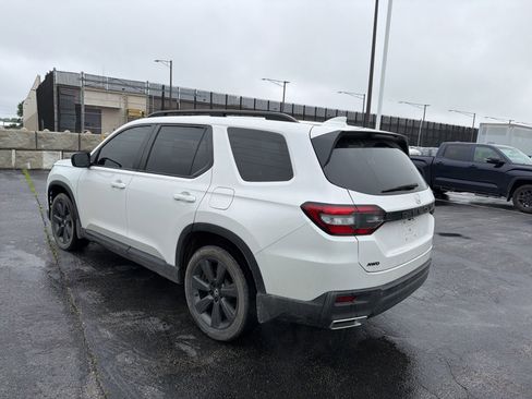 Used 2025 Honda Pilot Sport image 4