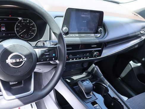 Used 2023 Nissan Rogue SV FWD image 24