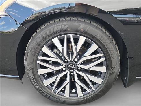 Used 2023 Nissan Altima 2.5 SV FWD image 30