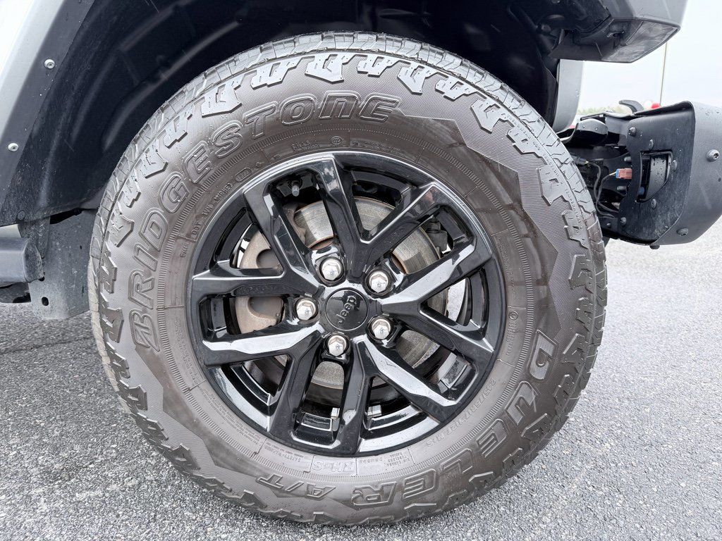 Used 2023 Jeep Gladiator Sport AWD/4WD image 31