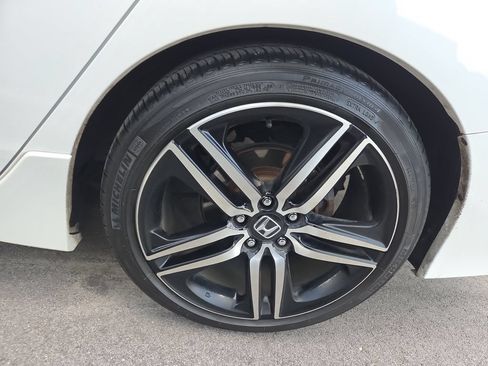 Used 2016 Honda Accord Touring image 8
