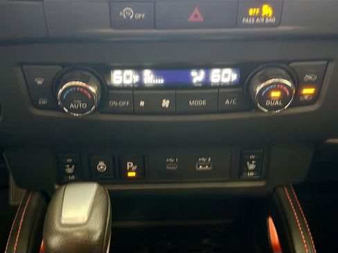 Used 2023 Nissan Frontier PRO-4X w/ Pro-4X Premium Package AWD/4WD image 17