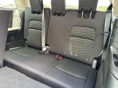 Used 2025 Nissan Pathfinder SV FWD image 25