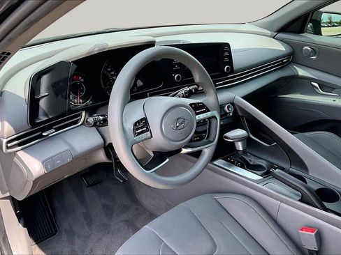 Used 2023 Hyundai Elantra SEL FWD image 18