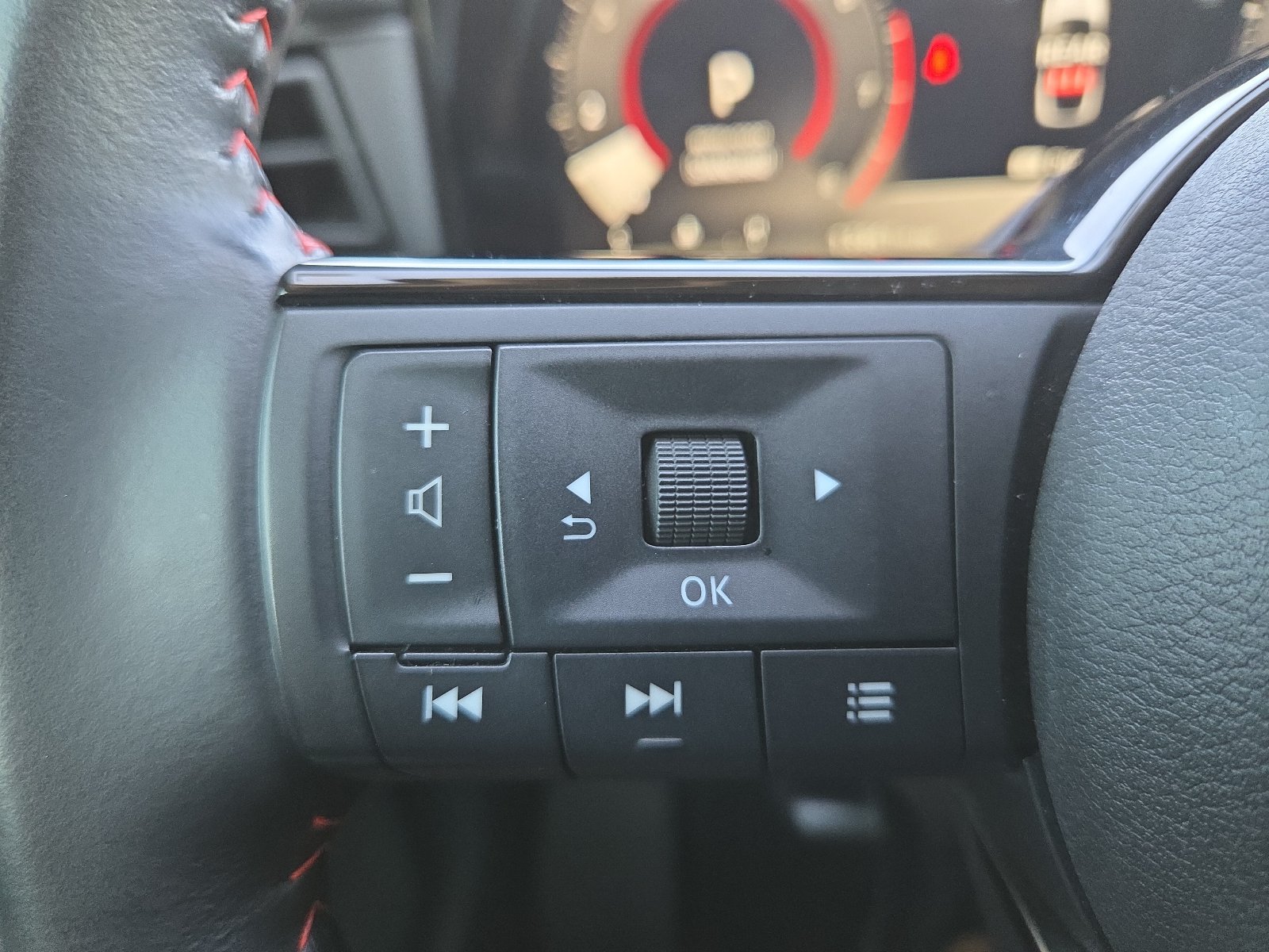 Used 2025 Nissan Kicks SR w/ Illumination Package AWD/4WD image 17