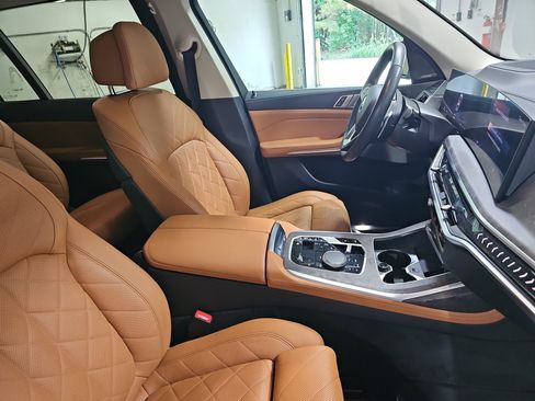 Used 2023 BMW X7 xDrive40i w/ Premium Package AWD/4WD image 10