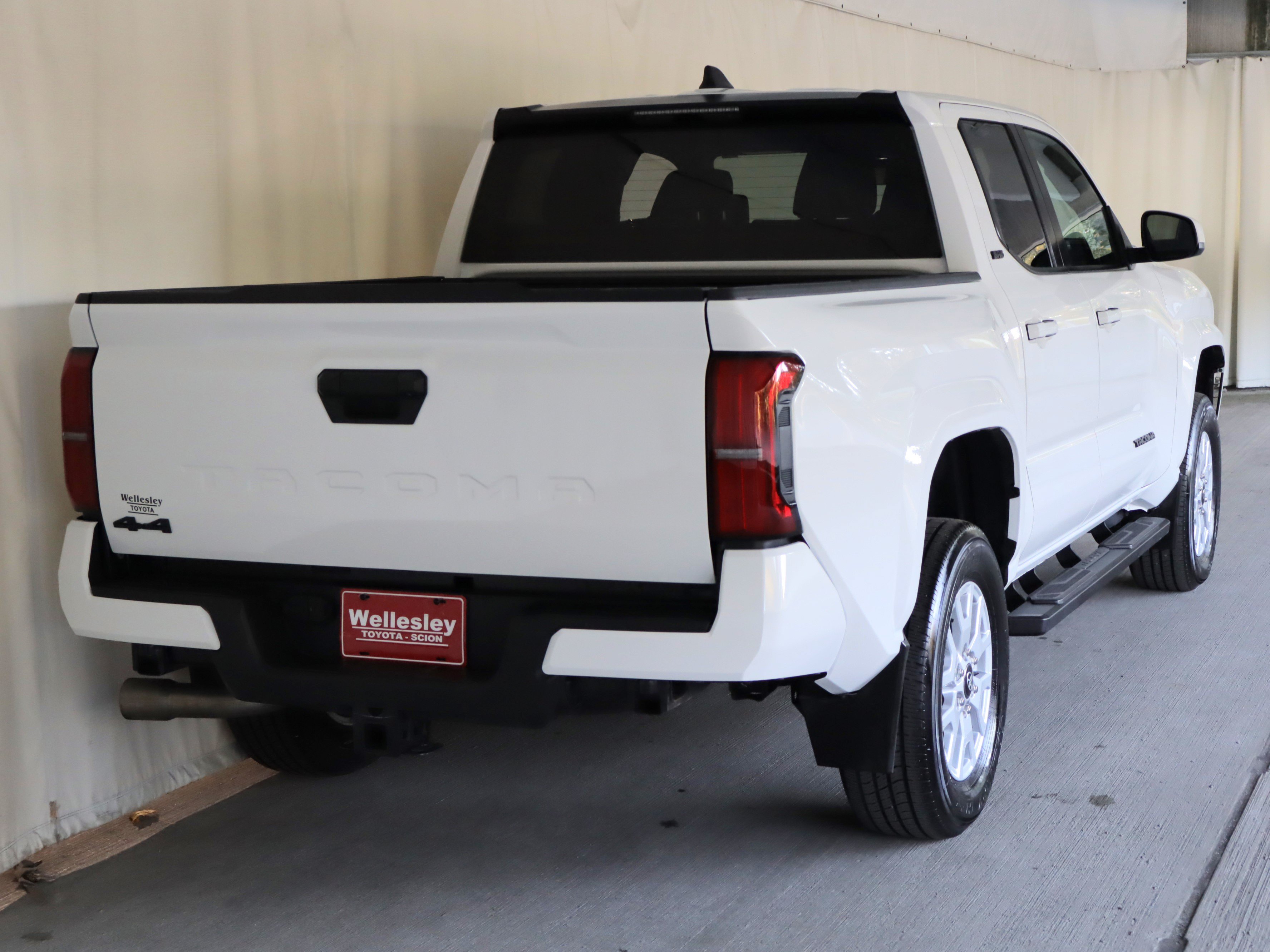 Used 2024 Toyota Tacoma SR5 AWD/4WD image 6