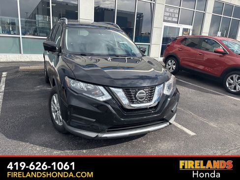 Used 2018 Nissan Rogue SV w/ Sun & Sound Touring Package image 17