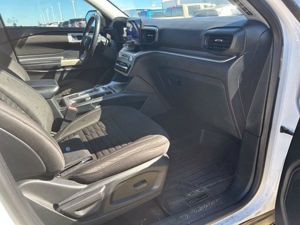 Used 2020 Ford Explorer XLT RWD image 3